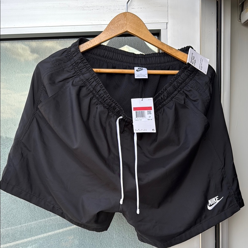 NWT NIKE Men’s Club Woven Flow Shorts Black Size Large